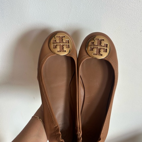 Tory Burch Tan Flats with Gold Logo - Picture 2 of 7